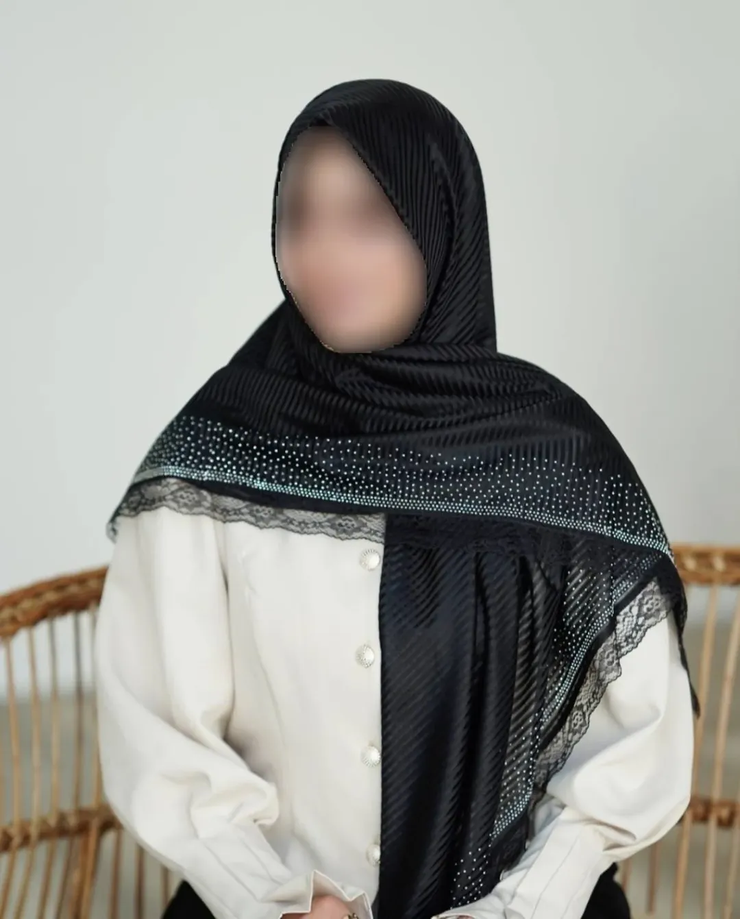 روسری مشکی ژان ژان با حاشیه نگین گیپور | گالری تکتم